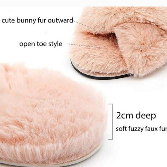 🤩New family pro fur fluffy slippers size small fits 7, 7.5, 8 - Picture 2 of 12